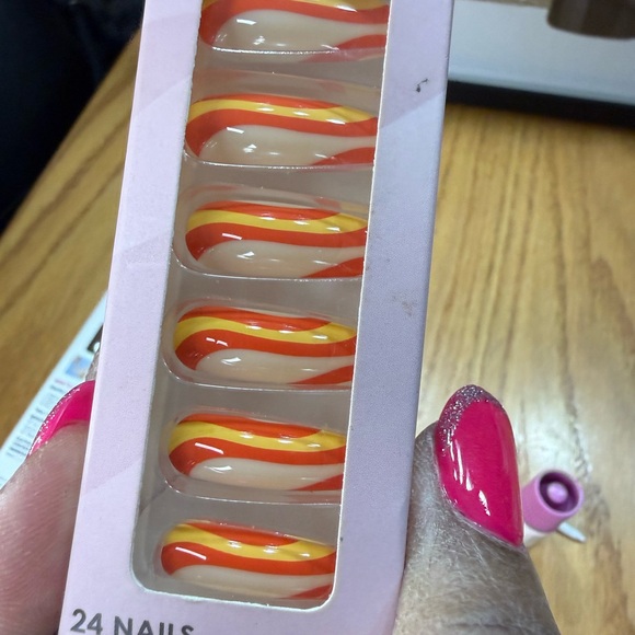 Press-On Nail Bundle 💅✨ NEW - Picture 7 of 9